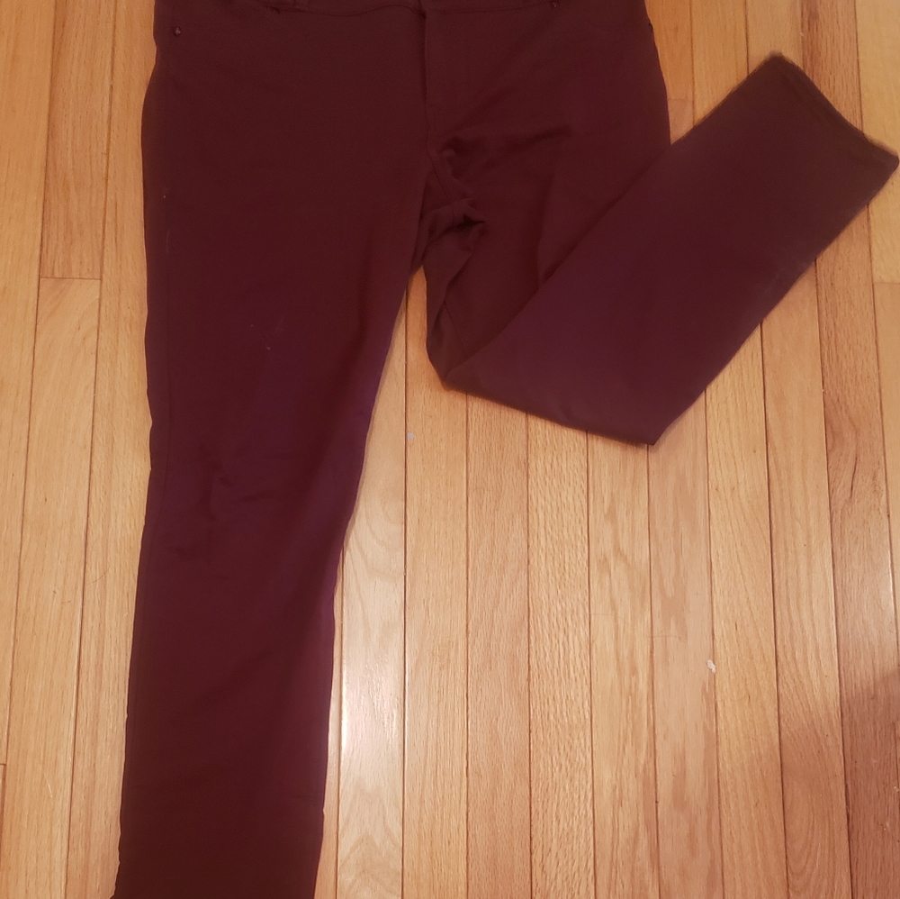 ♥️Lane Bryant Dressy jegging pants in Wine color♥️